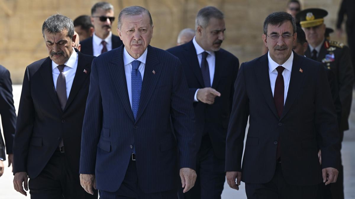 Erdoan Antkabir ziyareti Bakan Erdoan Milletimizin stikbali Tarihi Admlar fotoraflar resimleri