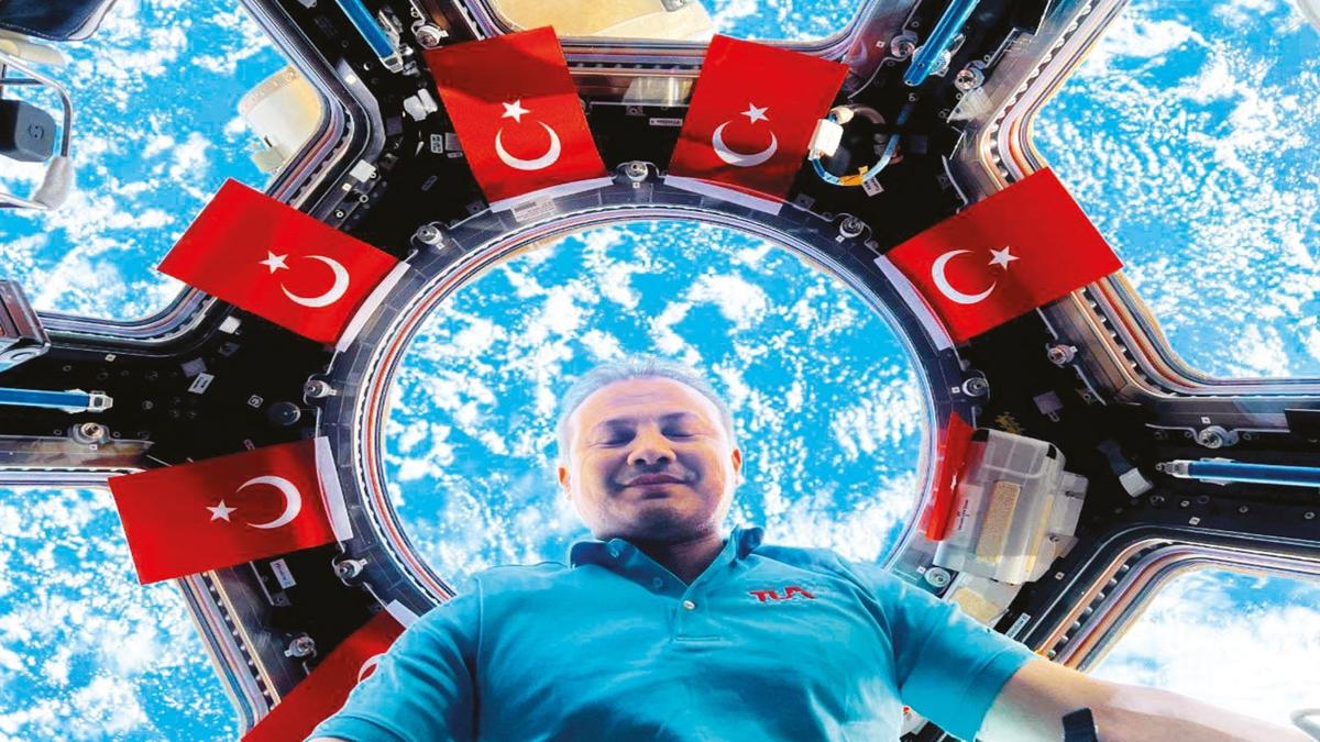 Gkhan Erdem Milli Uzay Program Trk bayra fotoraflar resimleri