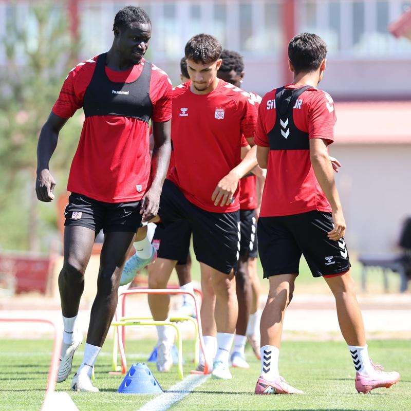 Sivasspor'da Erzurumspor FK mesaisi devam etti
