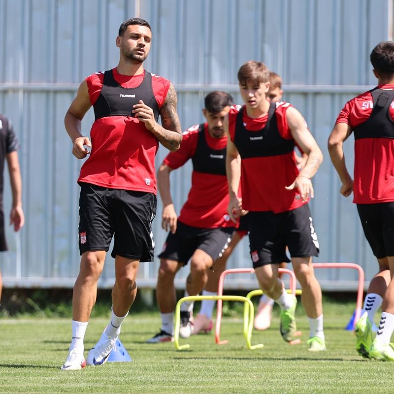 Sivasspor'da oyuncular�n forma numaralar� a��kland�