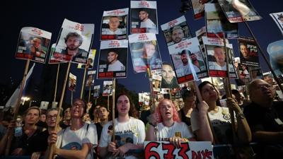 Gazze kasab Netanyahu'yu kendi lkesi de protesto ediyor: On binlere kii sokaa indi