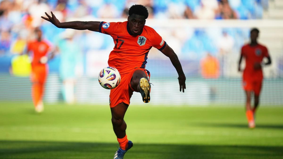 Bayer Leverkusen AZ Alkmaar Ernest Poku fotoraflar resimleri