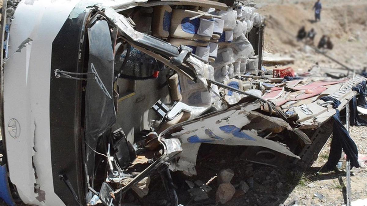 kaza brezilya otobs l yaral trafik kan ambulans fotoraflar resimleri