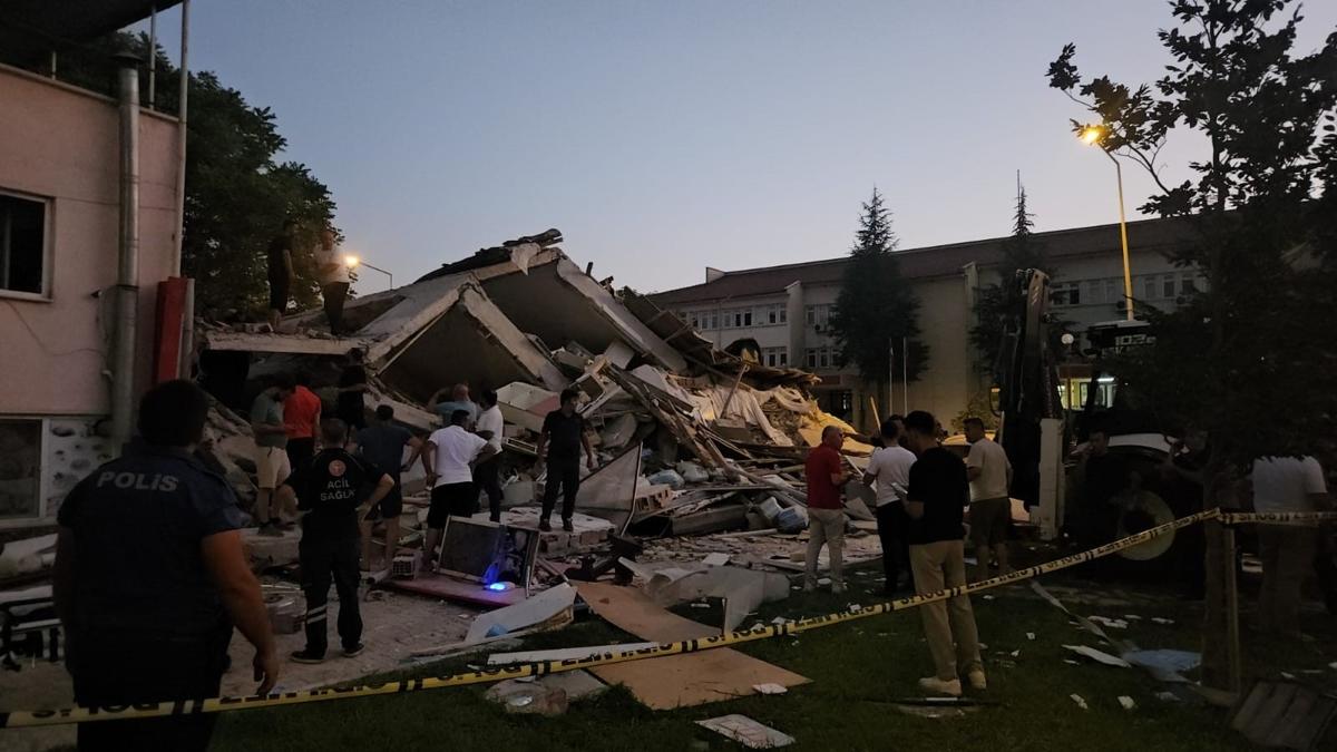 balkesir deprem izin tatil fotoraflar resimleri