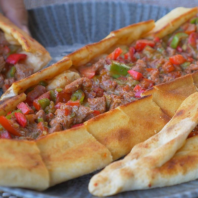 En kolay ve pratik kymal akam yemei: Mayasz kymal pide tarifi