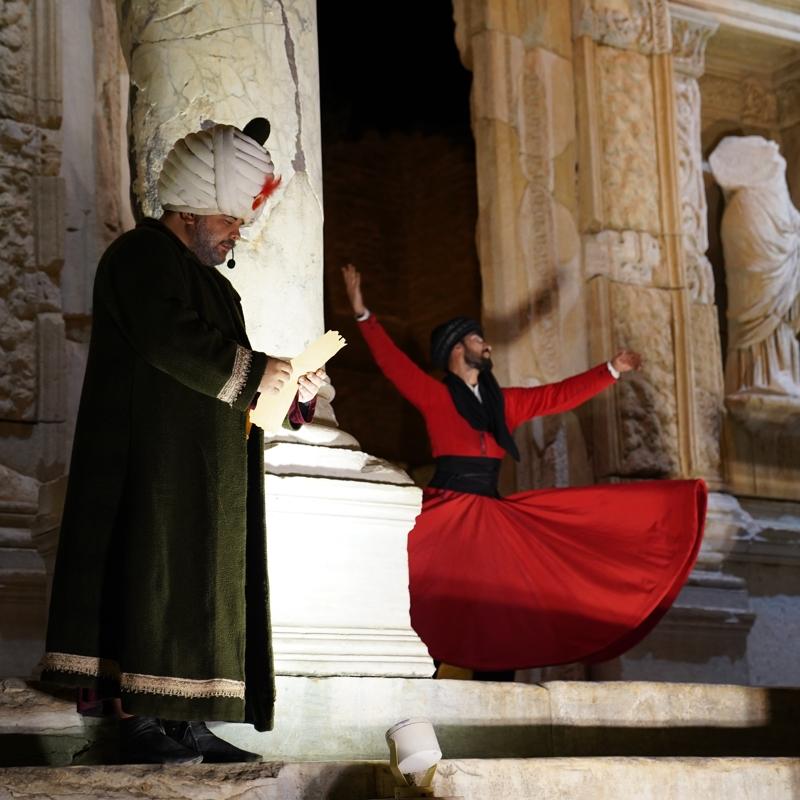 Mimar Sinan tiyatro oyuncu izleyici ile bulutu