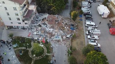Balıkesir'deki depremde yıkılmıştı... Bina sahibi tutuklandı