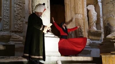 Mimar Sinan tiyatro oyuncu izleyici ile bulutu