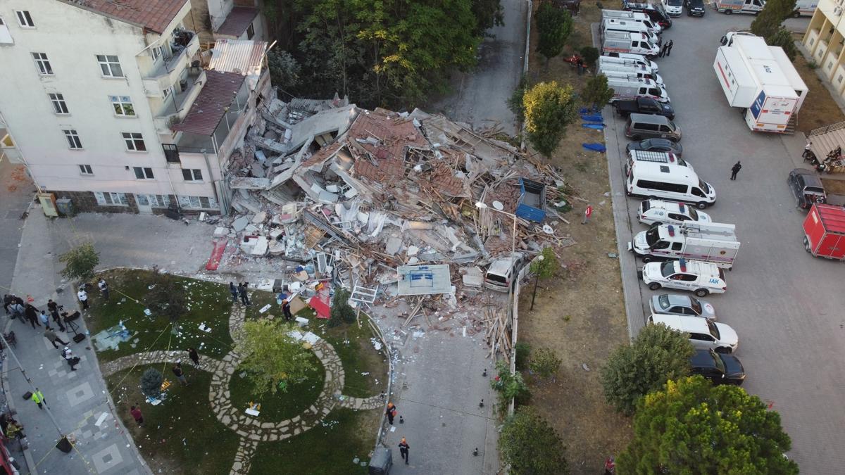 Balkesir Deprem Enkaz fotoraflar resimleri