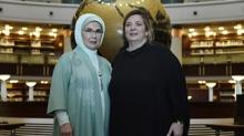 Emine Erdoan, Grcistan Cumhurbakan Kavelashvili'nin eiyle Millet Ktphanesi'ni ziyaret etti