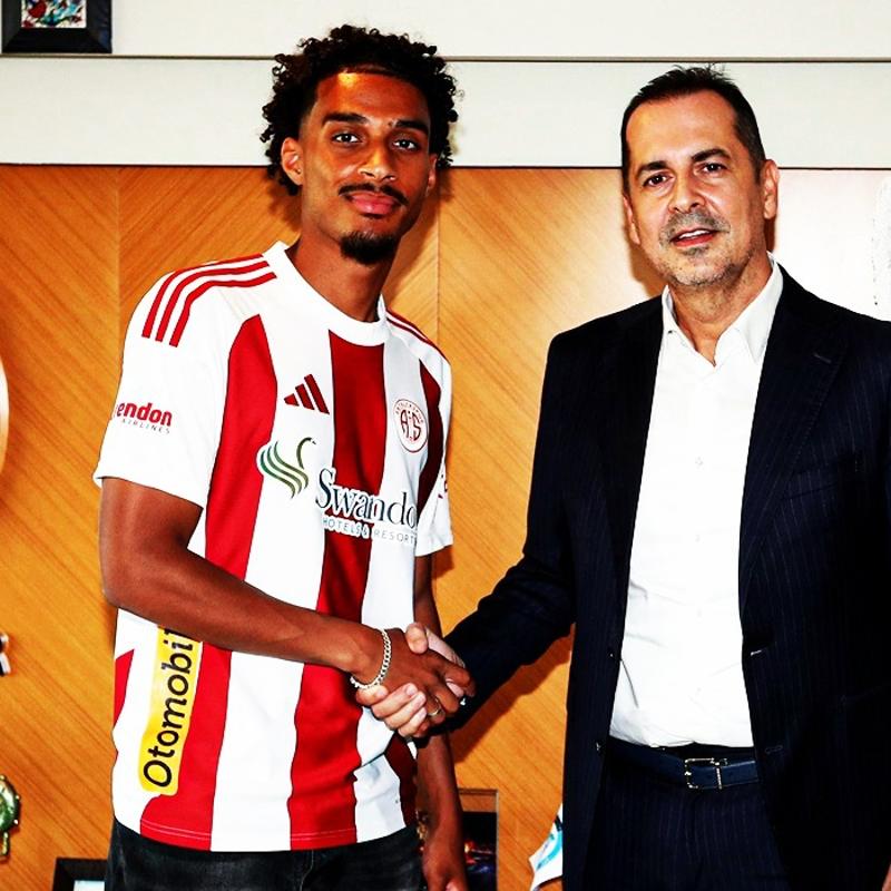 Antalyaspor, Jesper Ceesay'� kadrosuna katt�