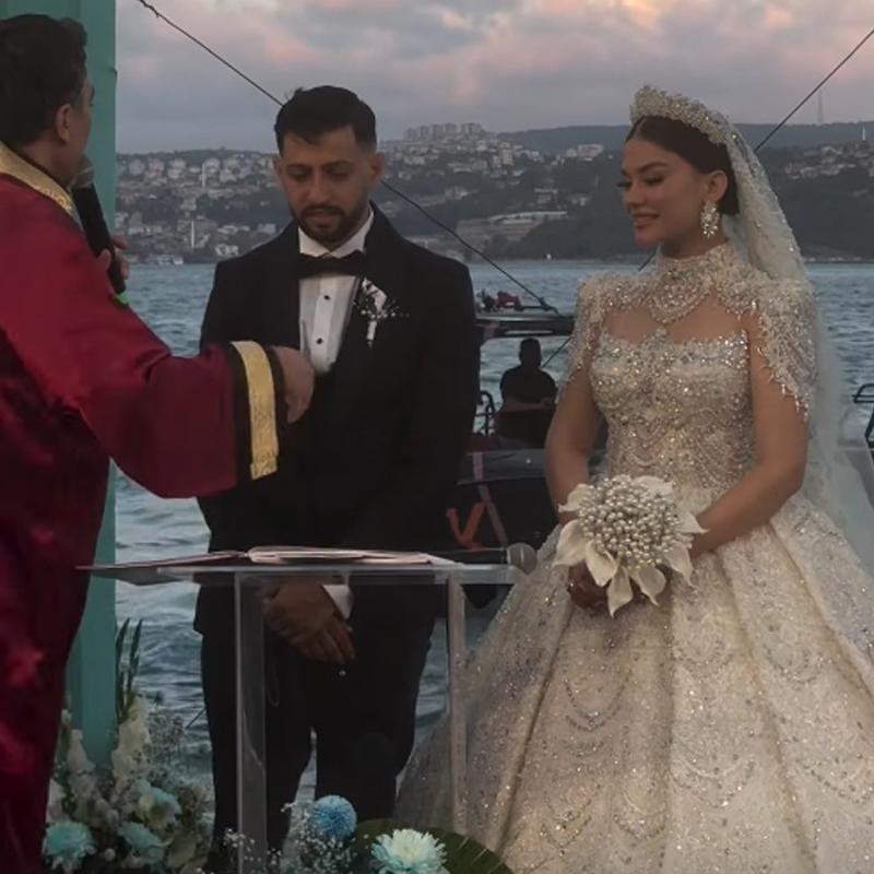 Dnde servet deerinde srpriz! Mcevherler cam kutularda sergilendi