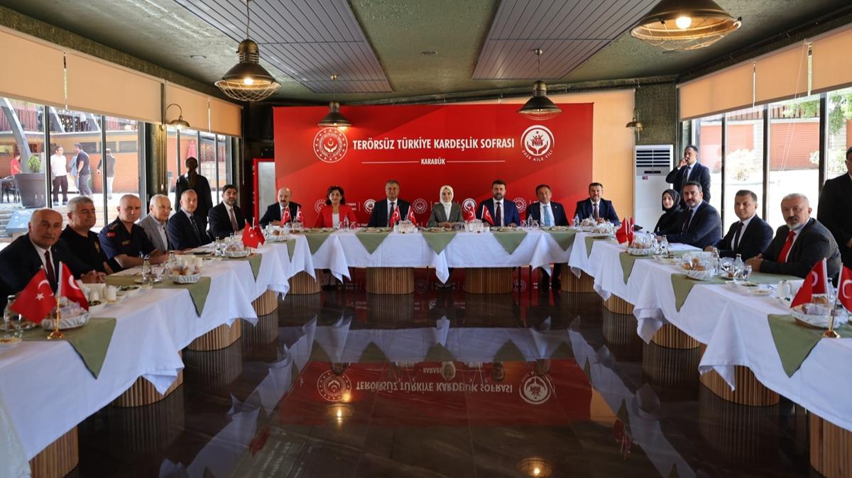 Bakan Gkta Terrsz Trkiye Kardelik Sofras fotoraflar resimleri