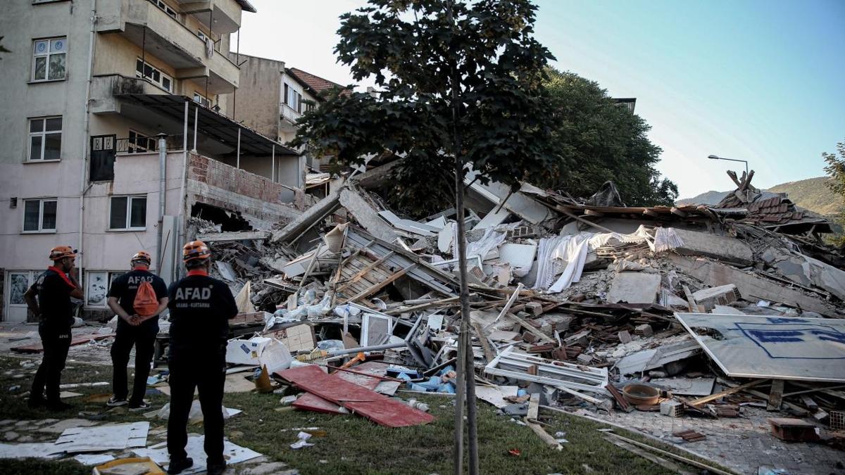 Deprem Art Sarsnt fotoraflar resimleri