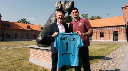 Berke zer transferi resmen akland! te bonservis bedeli...