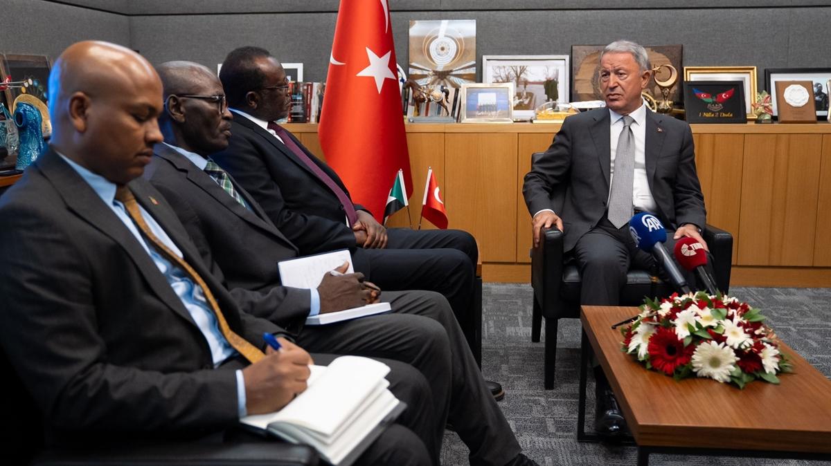 HulusiAkar SudanBykeli MilliSavunmaKomisyonu fotoraflar resimleri