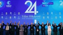 Rozetlerini Bakan Erdoan takt! 9 belediye bakan AK Parti'ye geti