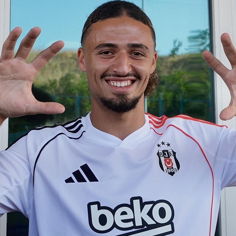 Beikta'ta mutlu son! Taylan Bulut, stanbul'da