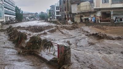 Pakistan sellerle bouuyor! En az 194 kii hayatn kaybetti