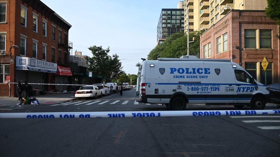 New York'un kalbinde kurun yamuru: 3 l, 8 yaral