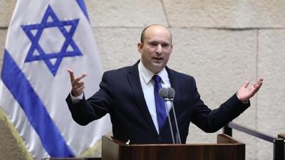 Bennett'ten Netanyahu hkmetine eletiri: Dnyay srail'e kar tavr almaya itti