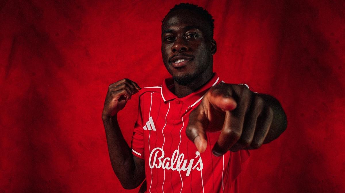 nottingham forest arnaud kalimuendo transfer fotoraflar resimleri