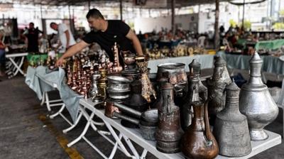 Antalya'daki antika pazar, nostalji severleri bir araya getiriyor