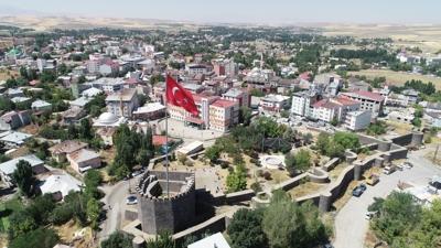 Malazgirt Kalesi'nin tarihi dokusu akademisyenlerin almalaryla gn yzne karlyor