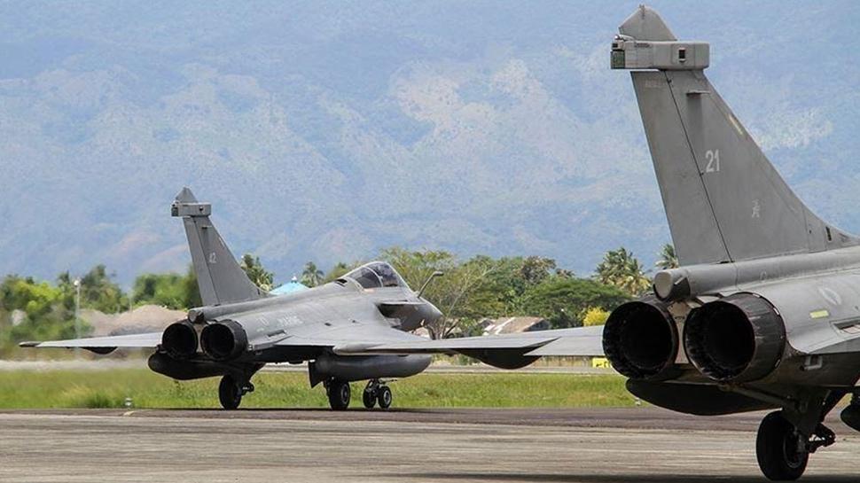 Byk sat resmen gerek oldu: Rafale sava uaklar havalimanna geldi