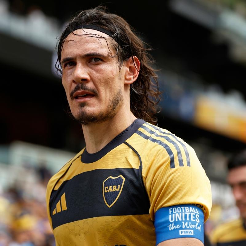 Edinson Cavani soyunma odasn kartrd