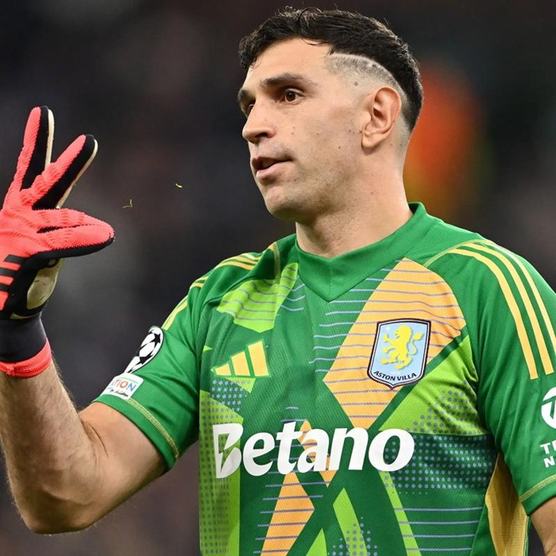 Manchester United, Emiliano Martinez'den vazgeti