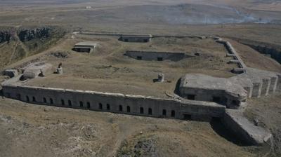 Kars'taki tabyalar tarihi ihtiamn korumaya devam ediyor