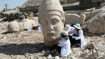 Nemrut'un tarihi heykelleri nanoteknolojiyle glendiriliyor