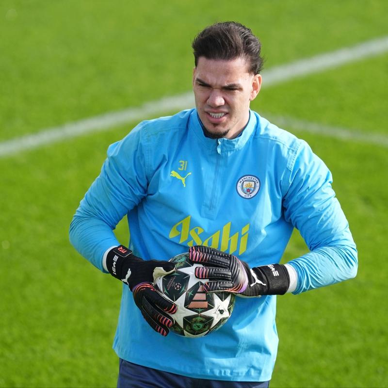 Yollar Ederson'a kyor