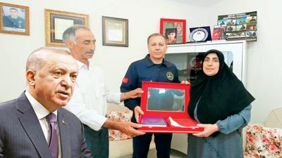 Erdoan'n mektubunu Yerlikaya teslim etti... ehit ailesine anlaml ziyaret