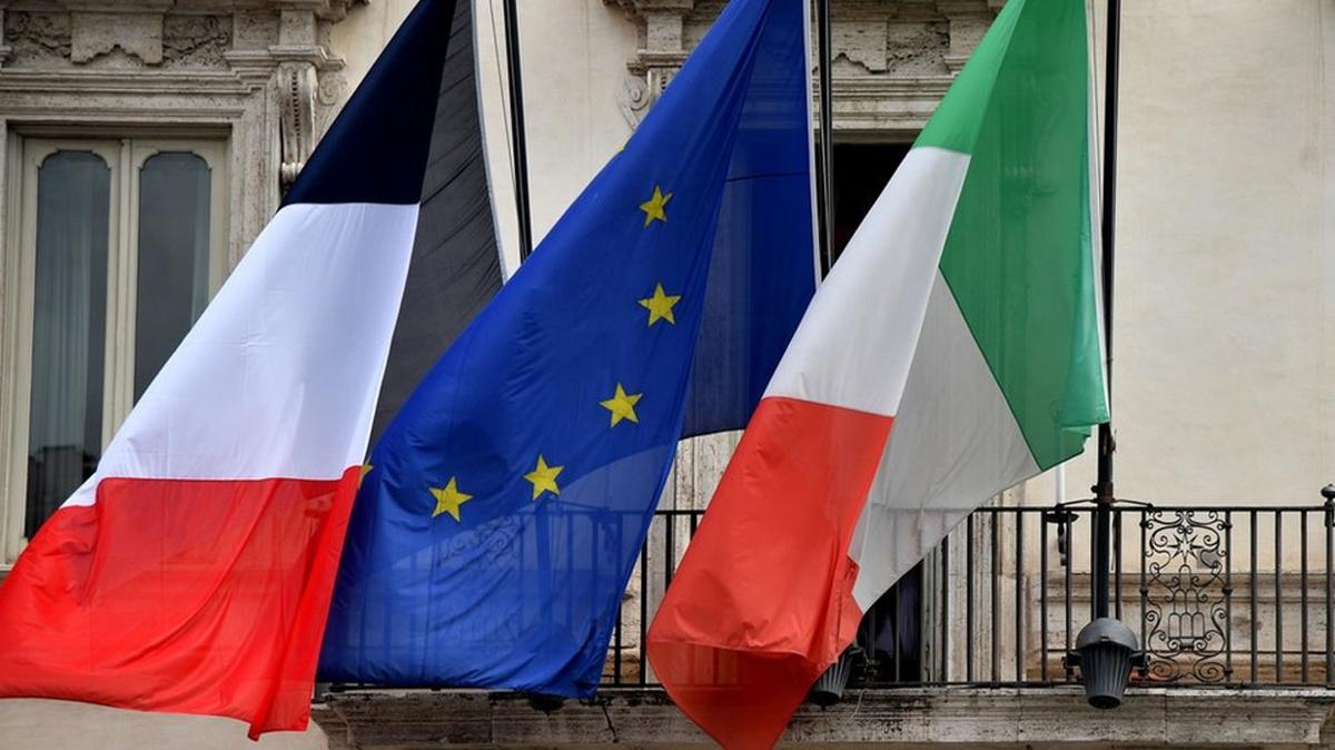 Matteo Salvin  Emmanuel Macron  Paris Bykelisi fotoraflar resimleri