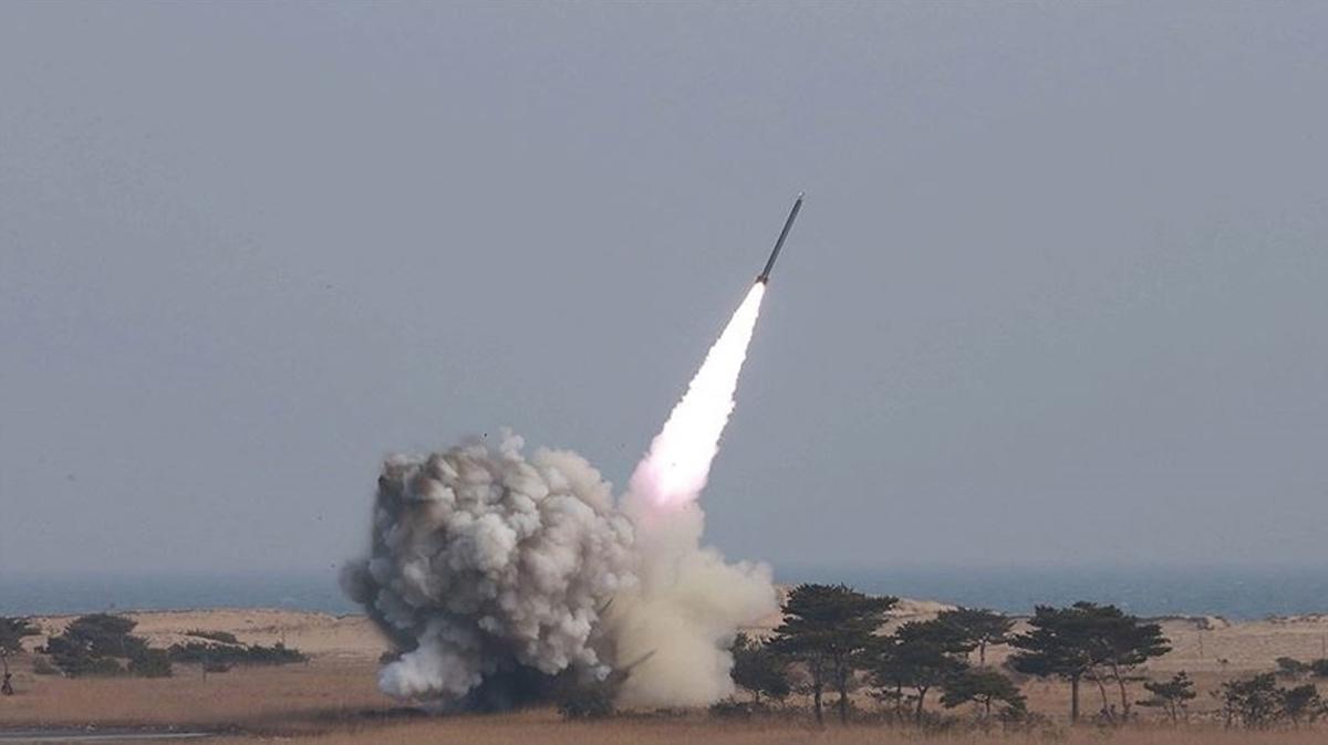 Kim Jong-Un hava savunma fze testi fotoraflar resimleri