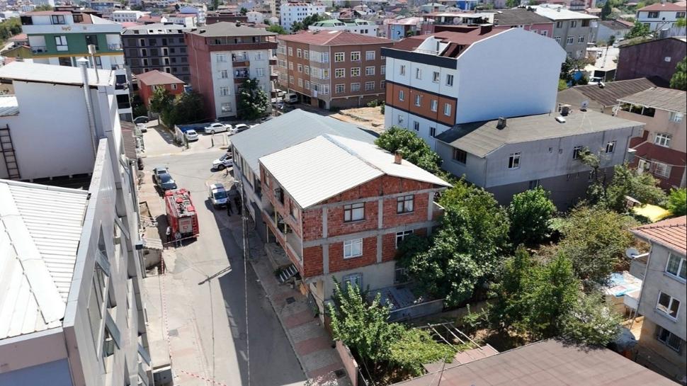 Duvarlardan sesler geliyordu... İstanbul'da çökme riski bulunan 3 katlı bina tahliye edildi
