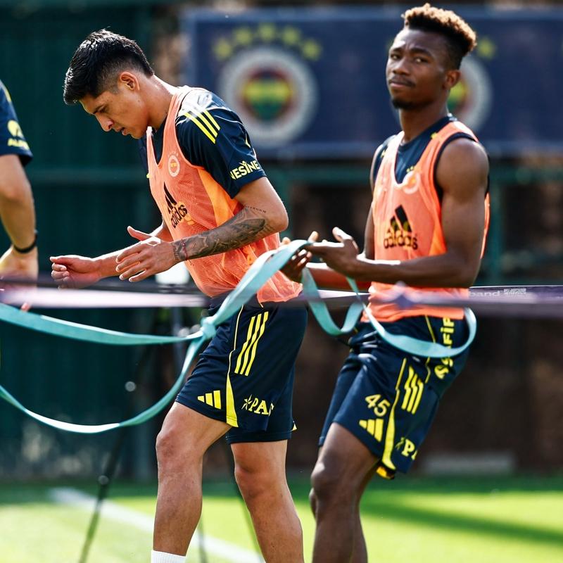 Edson Alvarez, Fenerbahe'de ilk antrenmanna kt