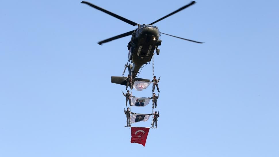 Jandarma helikopterlerinden nefes kesen gösteri