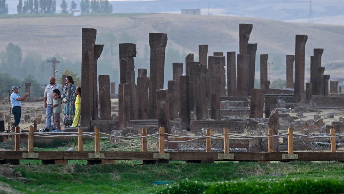 Malazgirt Zaferi Ahlat Seluklu Mezarl Bitlis Kltr Turizm fotoraflar resimleri