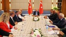 Bakan Erdoan, Ahlat'ta Kltr Sanat Politikalar Kurulu yeleri ile bir araya geldi