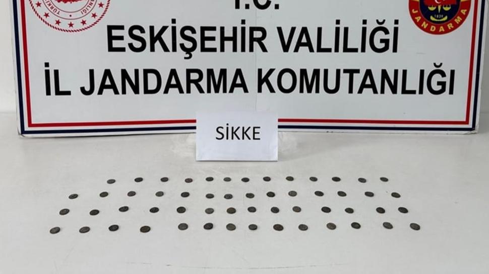 Eskişehir'de tarihi eser operasyonu: 55 sikke ele geçirildi