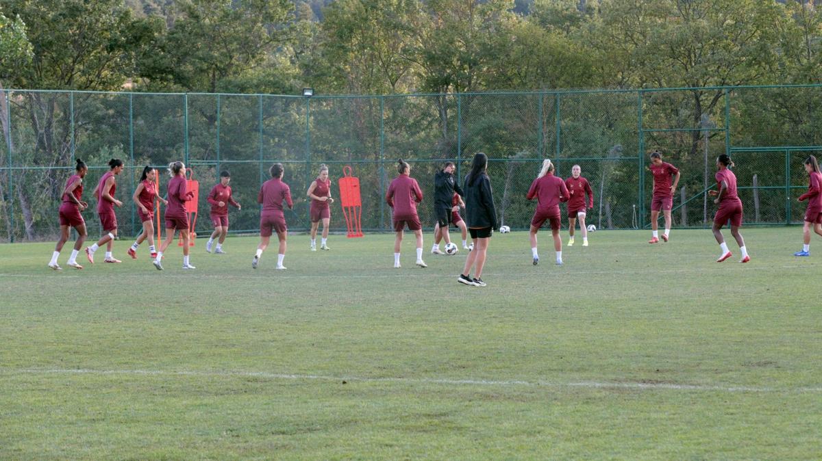 Galatasaray Kadn Futbol Takm  Hazrlk Antrenman fotoraflar resimleri