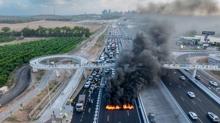 Tel Aviv yangn yeri! Otoyollar kapatld, binler sokaa indi