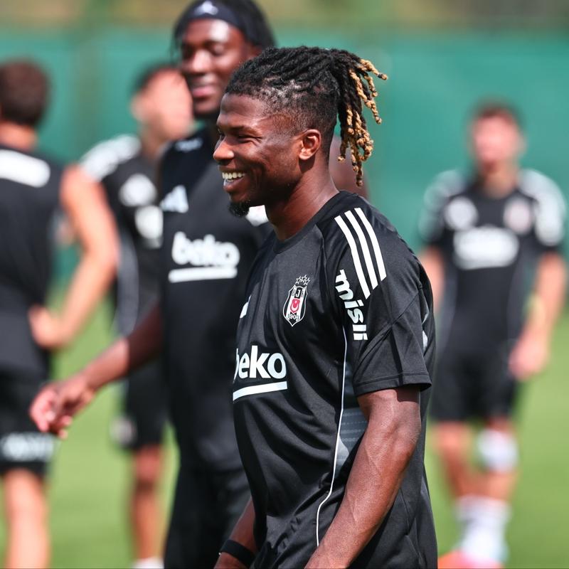 Beikta'n yeni transferi El Bilal Toure ilk idmanna kt