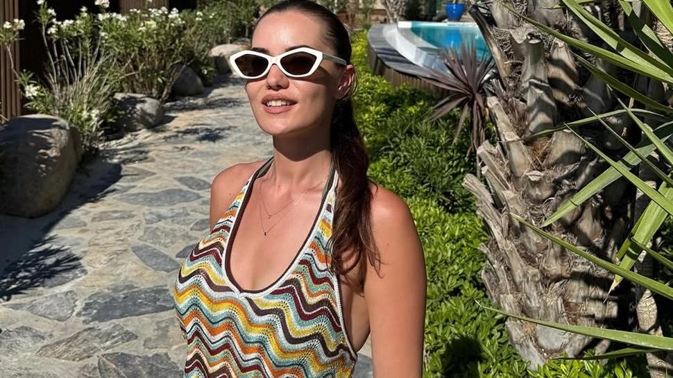 Fahriye Evcen tatilde göz kamaştırdı! Doğal güzelliği övgü topladı