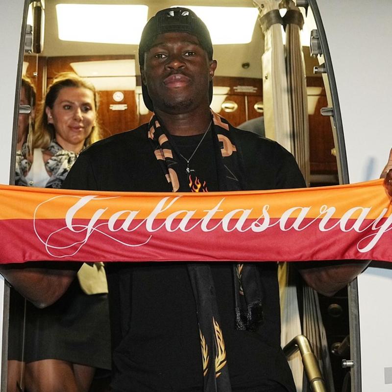 Galatasaray'n yeni stoperi! Wilfried Singo stanbul'da