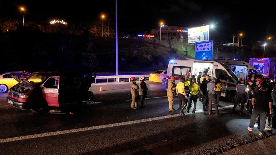 İki minibüs çarpıştı, ortalık savaş alanına döndü