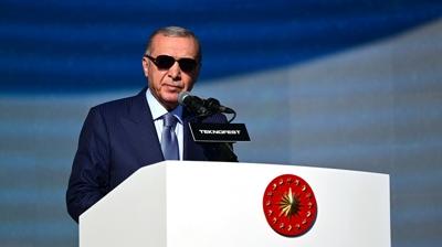 Bakan Erdoan'dan muhalefete sert tepki: Kuru grltyle nemli gnleri geitirmiyoruz 
